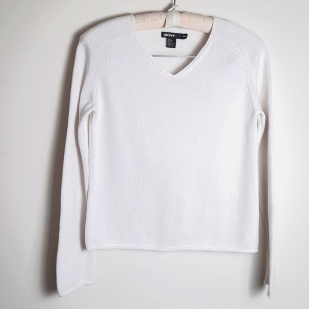 DKNY Black Label Petite V-Neck L/S Sweater in Color White, Size M/L
